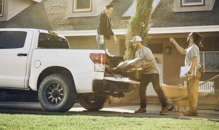 Gardners unloading a shrub from a 4x4 sat on BFGoodrich Tyres