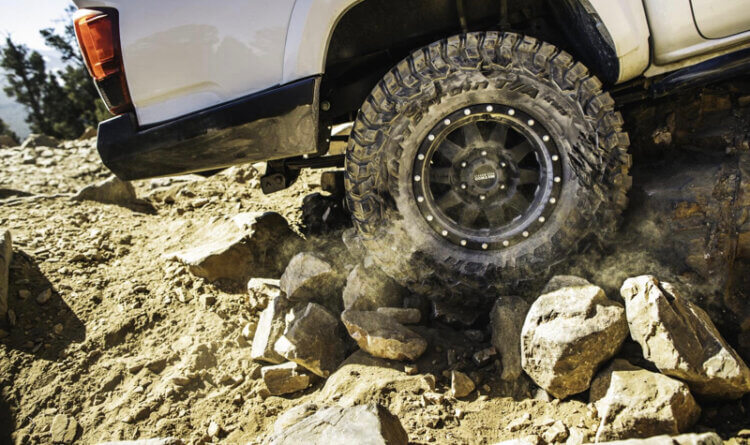 bfgoodrich km3 tyre - KM3 gripping a large rock as it climbs a hill